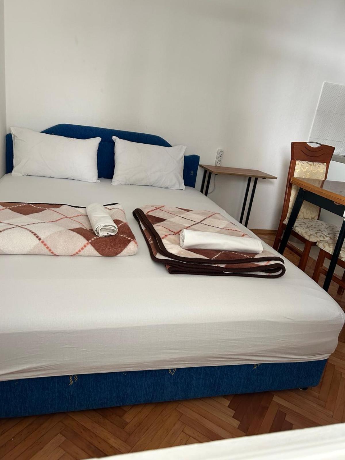 Apartments And Room Mv Petrovac Dış mekan fotoğraf